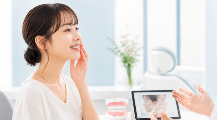 医師に相談する女性