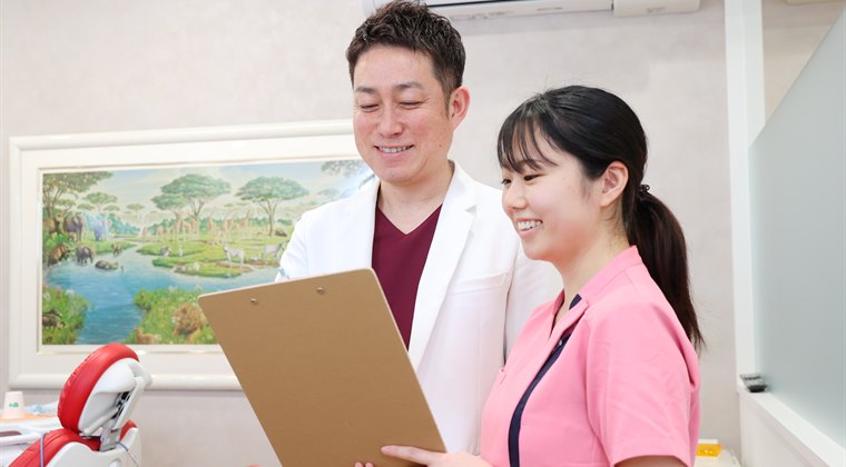 治療内容について相談するカウンセリングの様子